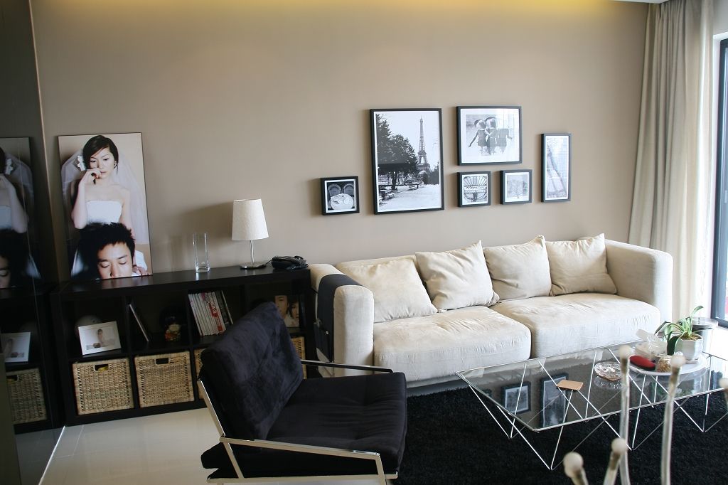 现代简约客厅黑白软装设计