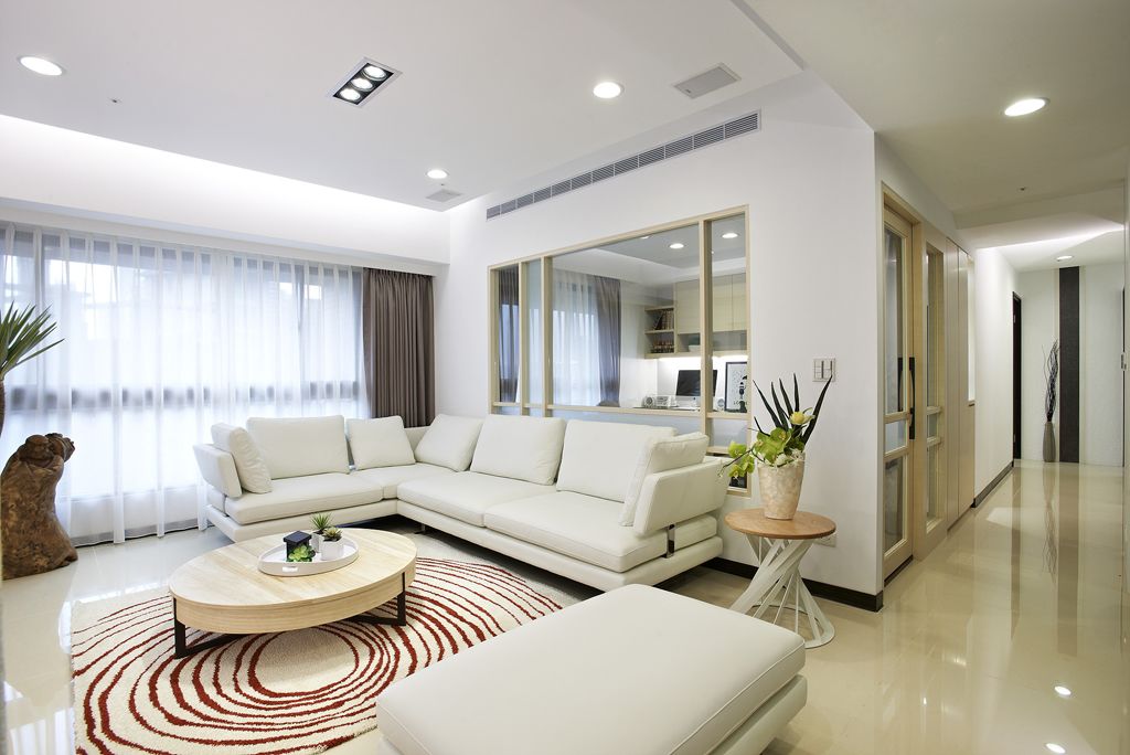 明亮简约客厅白色沙发装饰