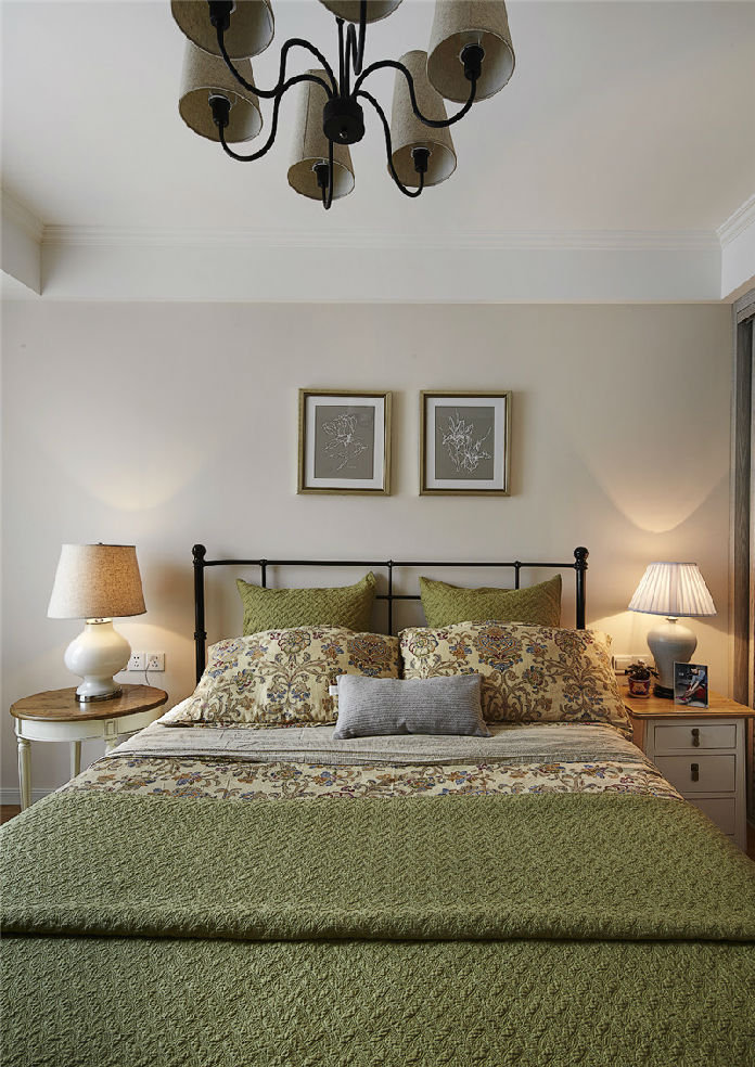 清新自然美式风格卧室床上四件套配置图