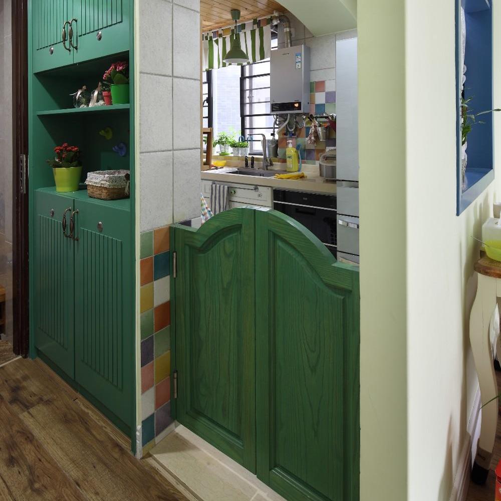 家居厨房混搭设计绿色木门半隔断装饰效果图