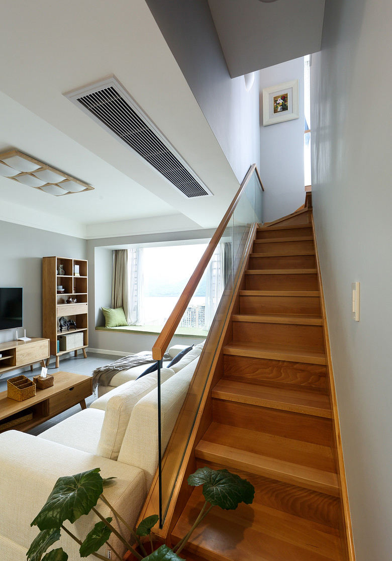 日式宜家复式实木楼梯设计