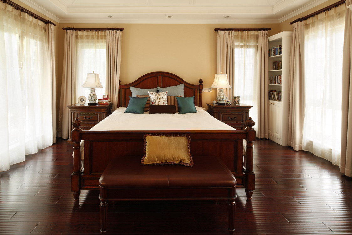 古典美式风格卧室红木家装图