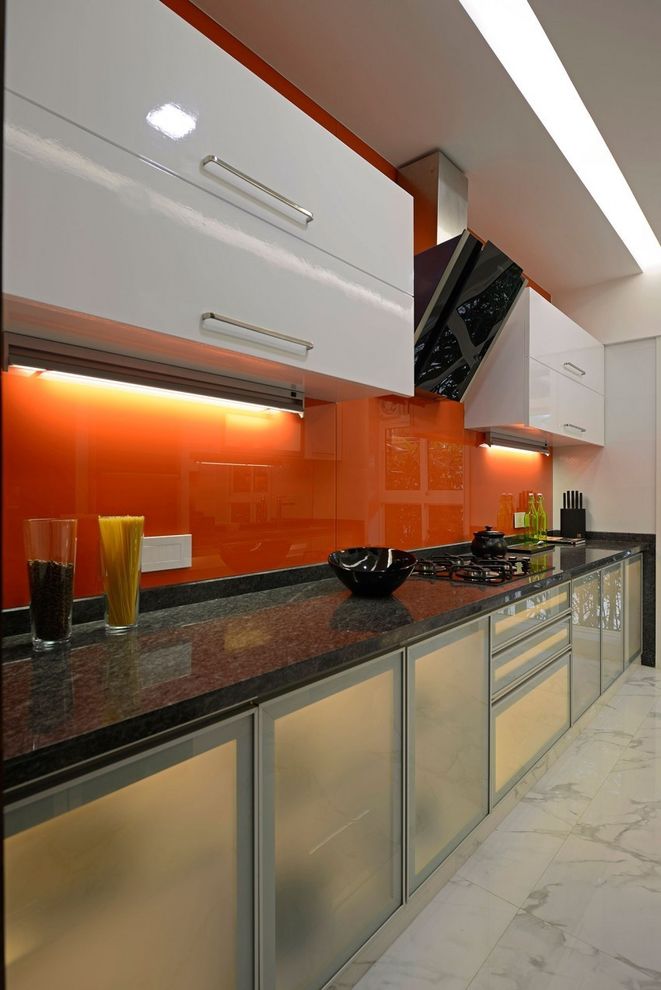 时尚现代厨房橙色背景墙装饰图