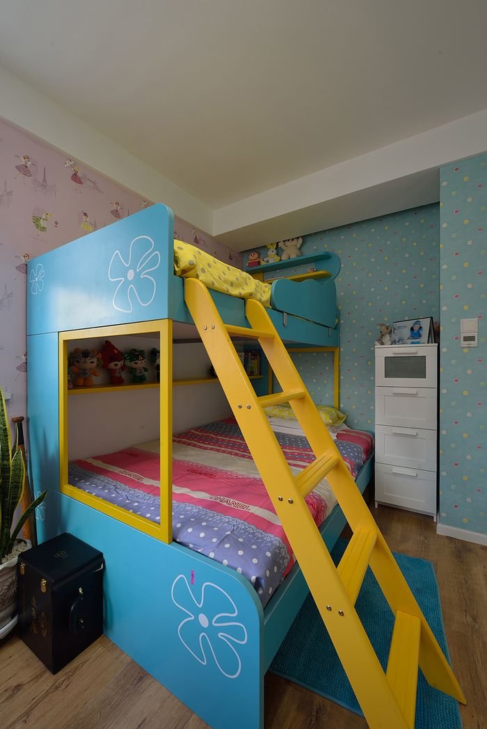 唯美色彩混搭儿童房上下铺儿童床装饰效果图