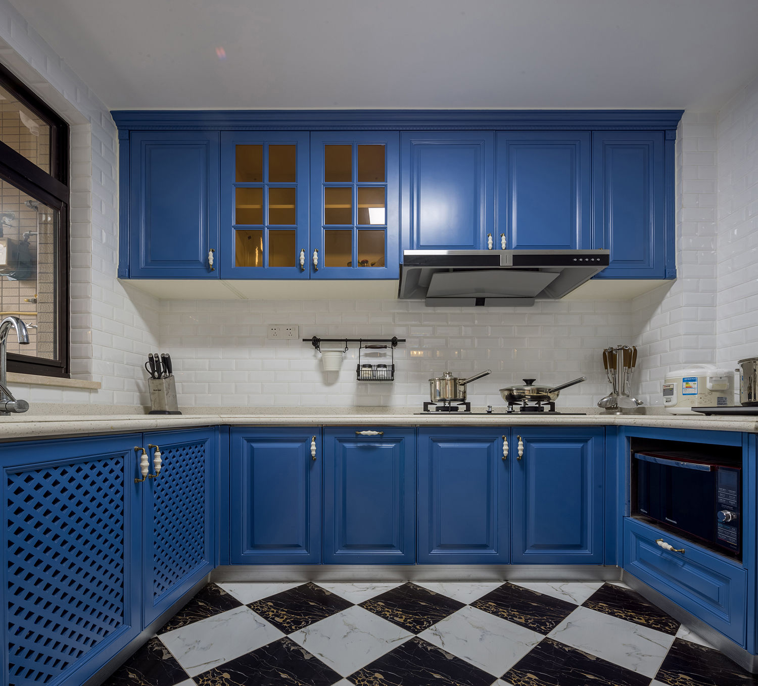 个性复古美式厨房 宝蓝色橱柜设计