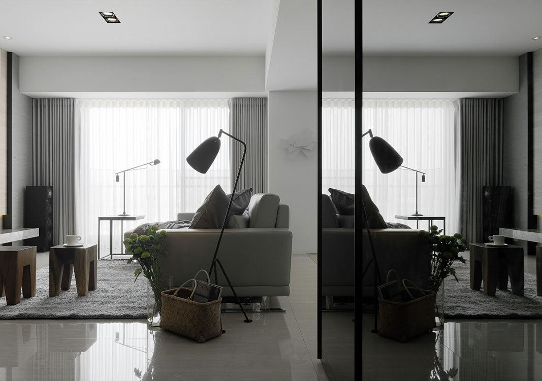 灰色系现代客厅玻璃背景墙设计