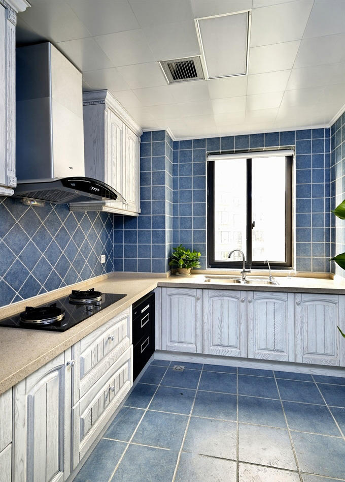蓝色复古地中海风格厨房瓷砖效果图美式复古风厨房马赛克瓷砖装修效果