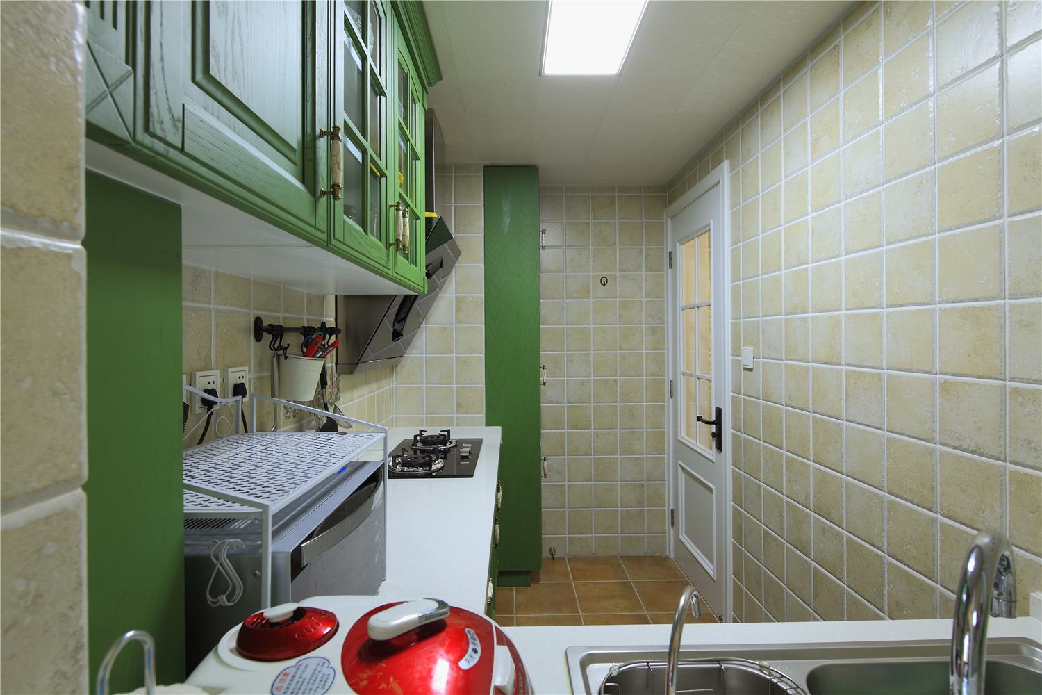 绿色清新美式小厨房橱柜设计