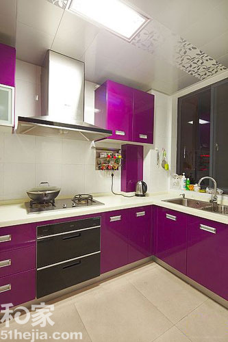 旧房变身现代简约风 两室两厅紫色迷情 