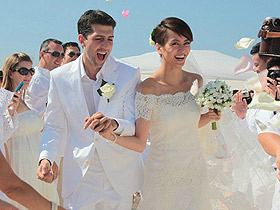 梁咏琪西班牙伊比萨岛沙滩婚礼