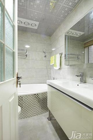 现代简约风格三居室20万以上主卫吊顶浴缸效果图