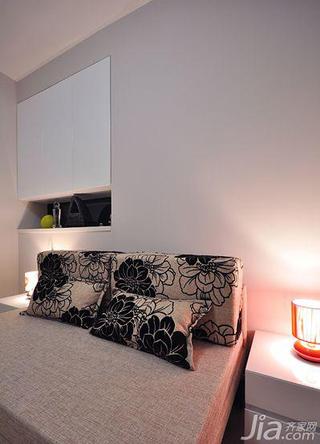 现代简约风格三居室120平米影音室沙发床图片