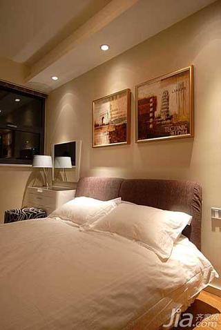现代简约风格三居室卧室床图片