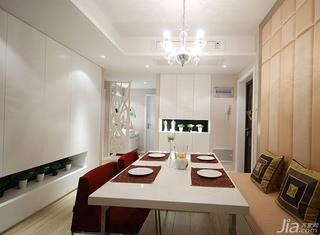 现代简约风格三居室90平米餐厅软包背景墙餐桌效果图