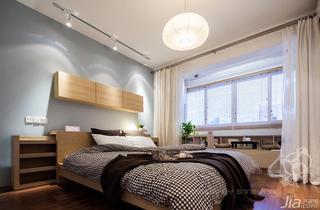 现代简约风格二居室100平米卧室床图片