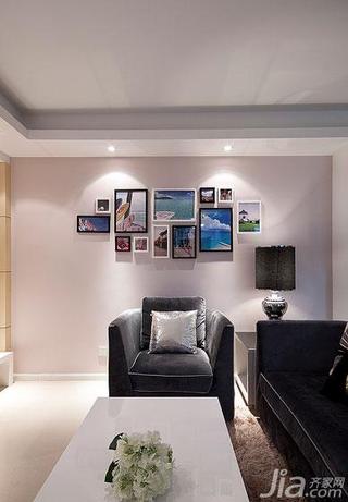 现代简约风格二居室100平米客厅照片墙设计图