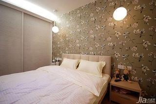 现代简约风格二居室15-20万卧室壁纸改造