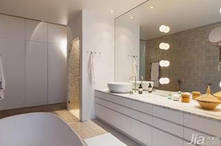 北欧风格复式简洁白色浴室柜图片