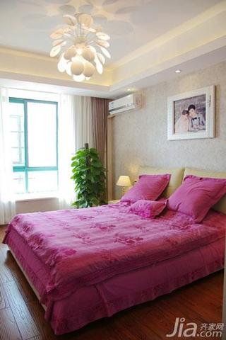 现代简约风格三居室130平米卧室床图片