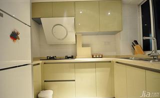 现代简约风格二居室70平米厨房橱柜安装图