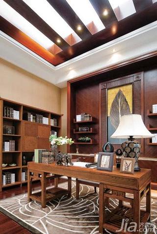 东南亚风格别墅豪华型书房书桌图片