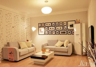 简约风格二居室简洁白色3万以下80平米客厅沙发背景墙沙发新房设计图