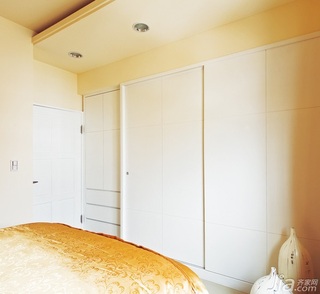 简约风格四房简洁豪华型120平米卧室衣柜婚房家装图片