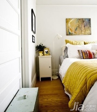 欧式风格二居室10-15万70平米卧室床头柜新房家装图