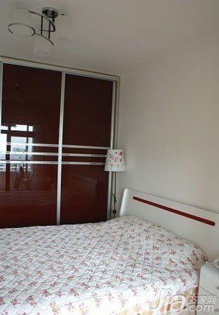 简约风格二居室温馨10-15万70平米卧室床婚房家装图