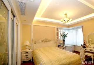 欧式风格四房温馨10-15万120平米卧室床新房家装图片