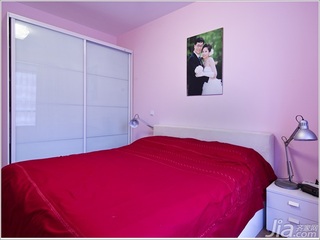 简约风格二居室5-10万80平米卧室床新房设计图