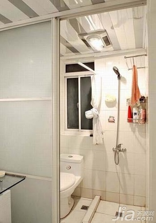 中式风格二居室白色3万以下60平米卫生间装修图片