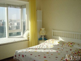 田园风格二居室5-10万70平米卧室飘窗床效果图