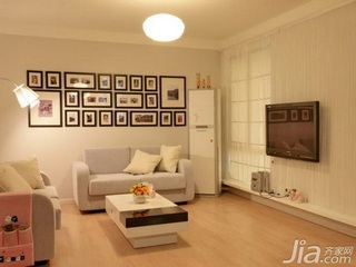 简约风格二居室15-20万80平米客厅照片墙沙发新房设计图