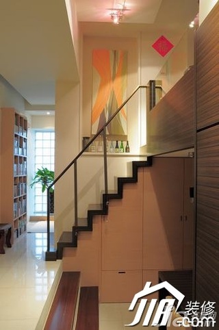 loft风格小户型楼梯装修效果图