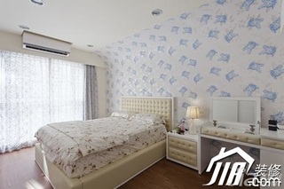 简约风格小户型白色经济型60平米卧室壁纸图片