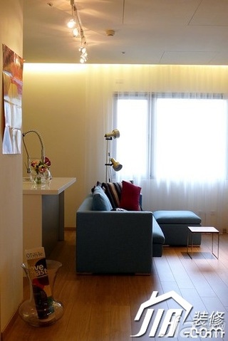 简约风格三居室经济型120平米衣帽间沙发图片