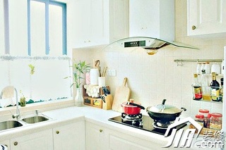 日式风格小户型白色厨房橱柜设计图
