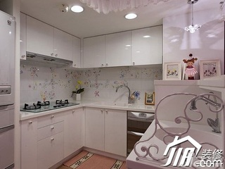 loft风格跃层实用白色厨房橱柜设计