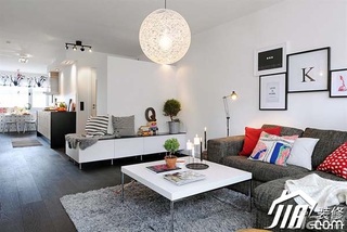 欧式风格二居室100平米客厅照片墙沙发效果图