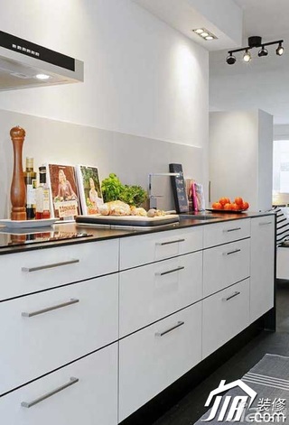欧式风格二居室100平米厨房橱柜订做