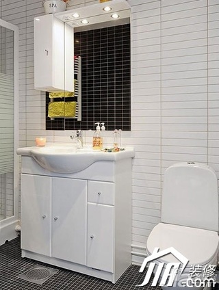 北欧风格小户型白色经济型浴室柜图片