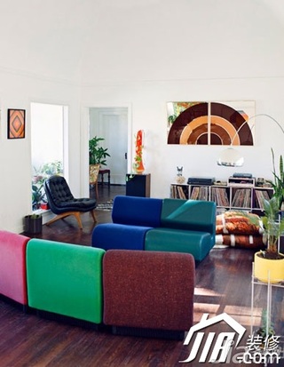 欧式风格二居室富裕型客厅沙发图片