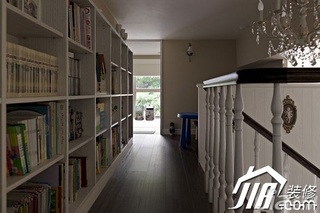 美式乡村风格跃层简洁富裕型110平米楼梯书架效果图