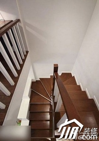 简约风格复式原木色楼梯效果图