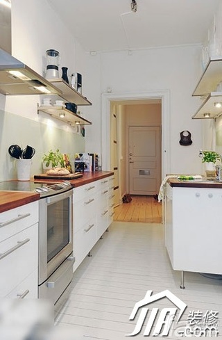 欧式风格小户型5-10万90平米厨房橱柜定做