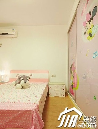 简约风格二居室80平米儿童房床效果图