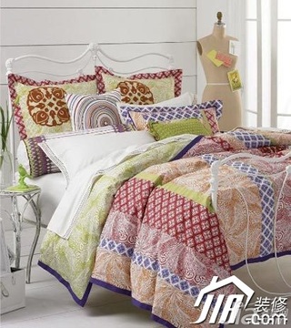混搭风格舒适富裕型卧室床图片