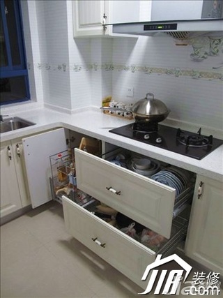 混搭风格二居室白色经济型厨房橱柜图片