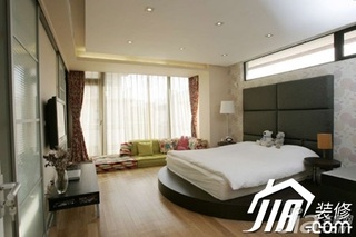 简约风格公寓富裕型130平米卧室地台床图片